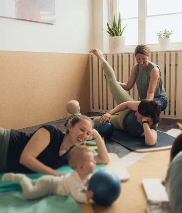 Rückbildung mit Baby  Schwerpunkt Beckenboden